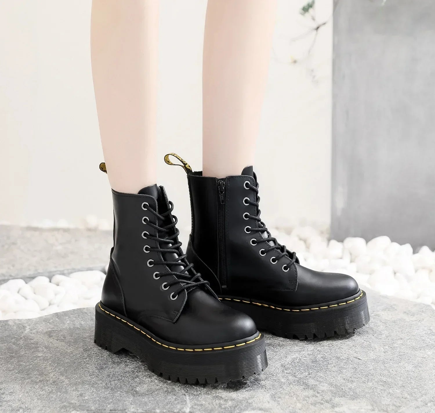 Bota Feminina de Inverno em Couro - Sparkle