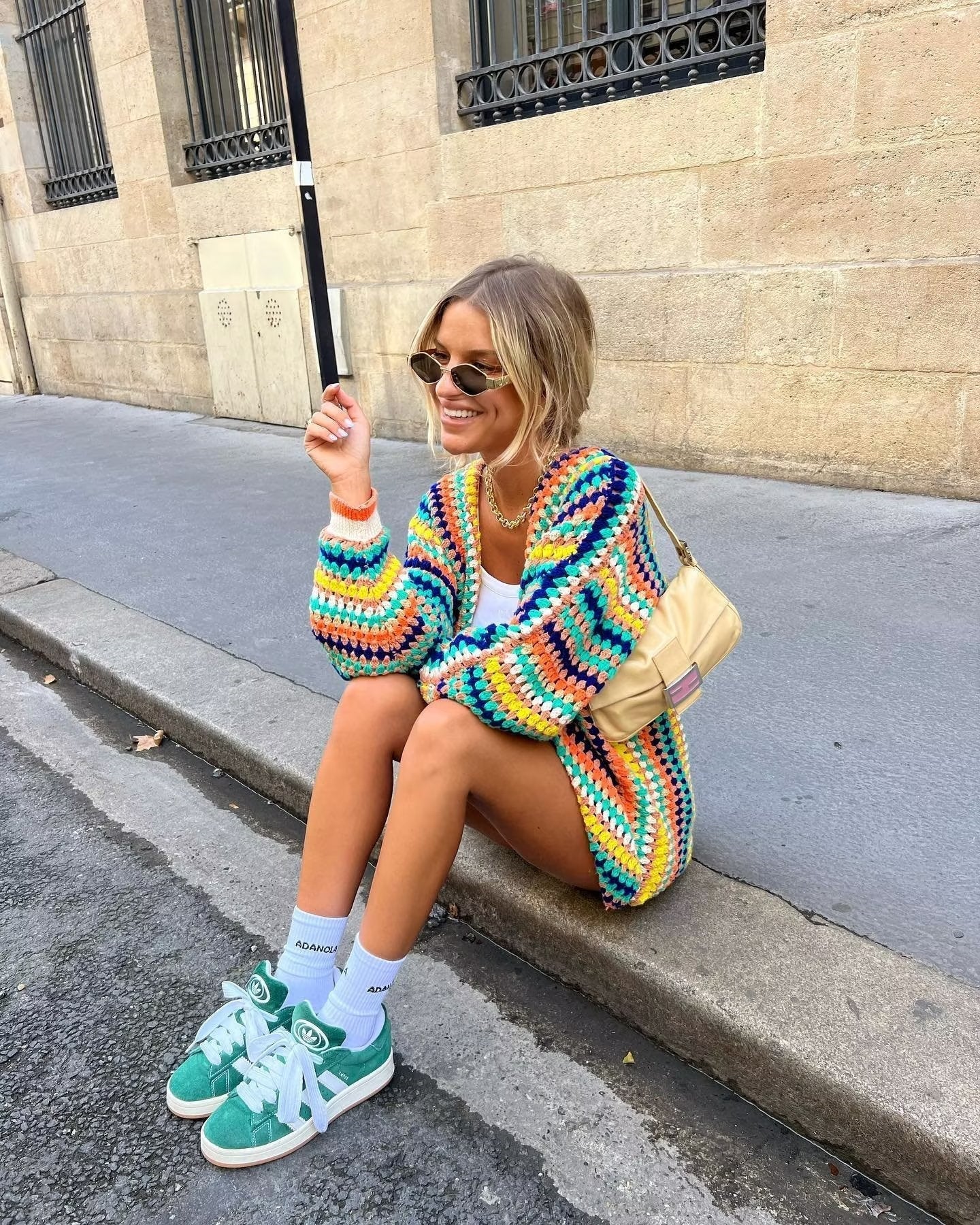 Casaco Feminino em Tricot Vibrante com Listras – Brigitte