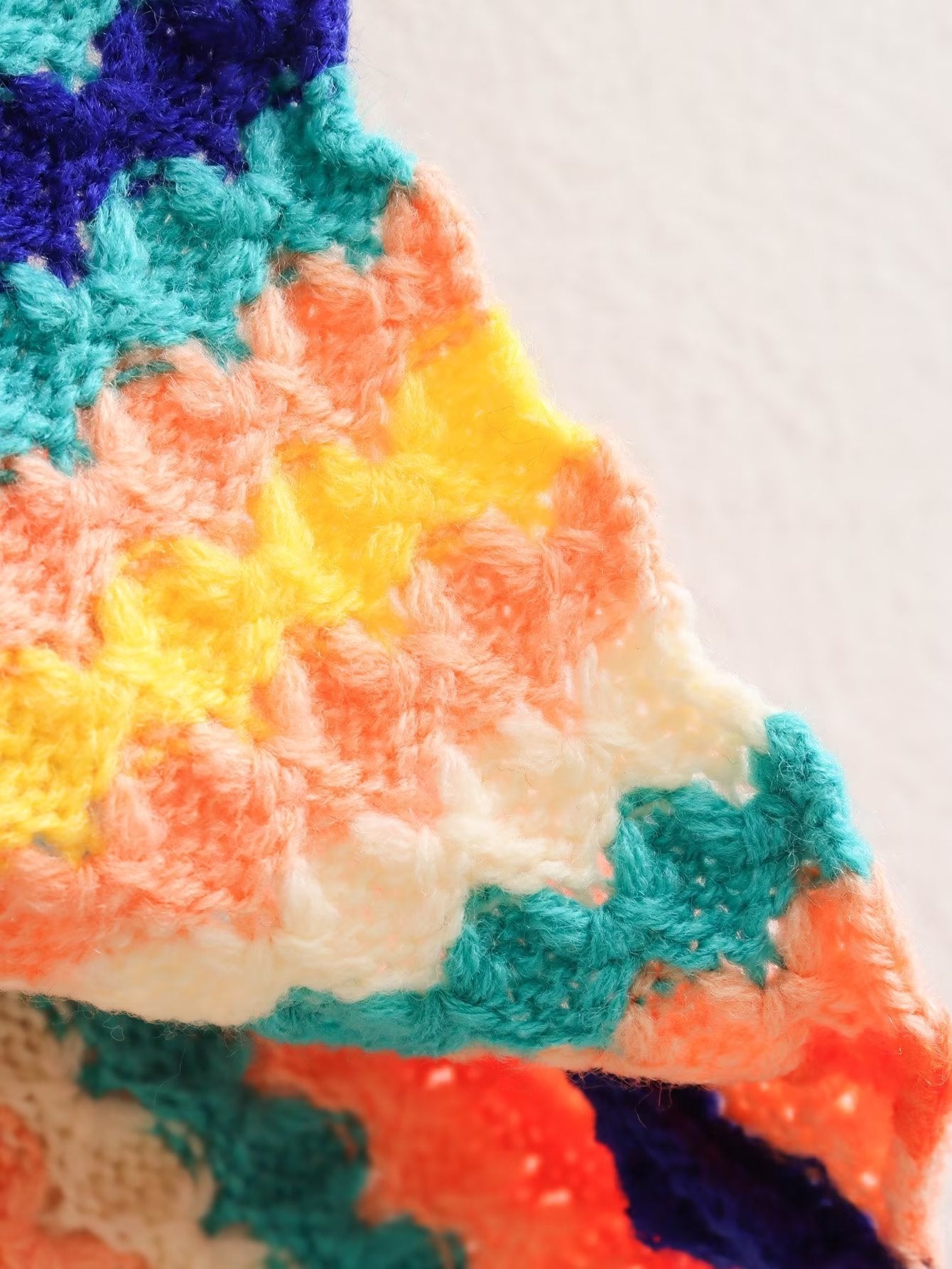 Casaco Feminino em Tricot Vibrante com Listras – Brigitte