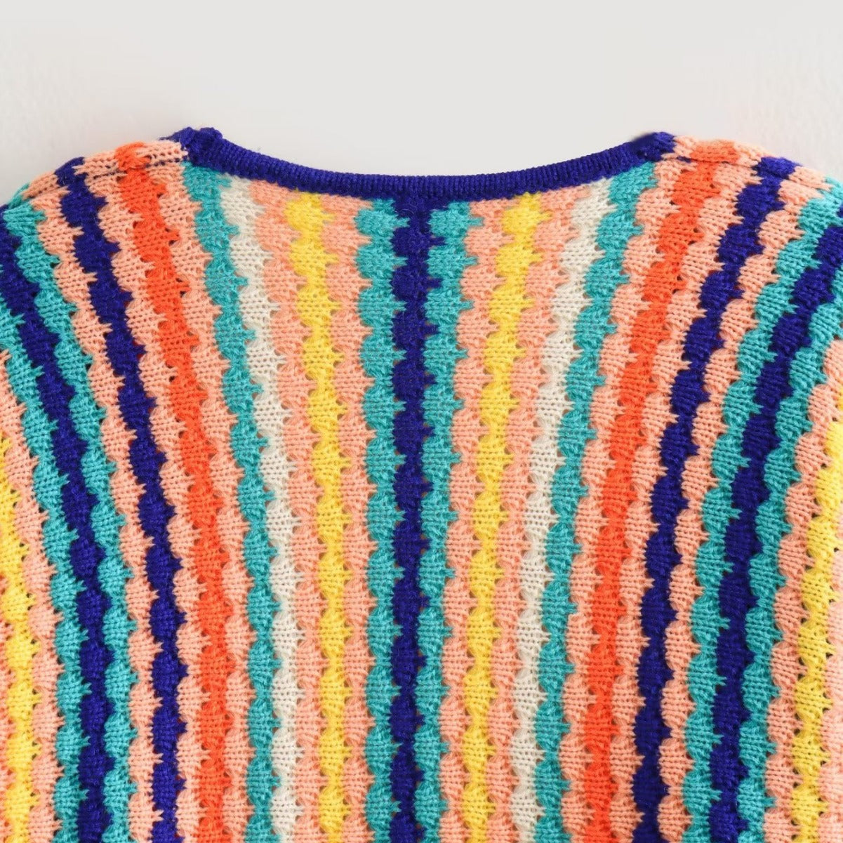 Casaco Feminino em Tricot Vibrante com Listras – Brigitte