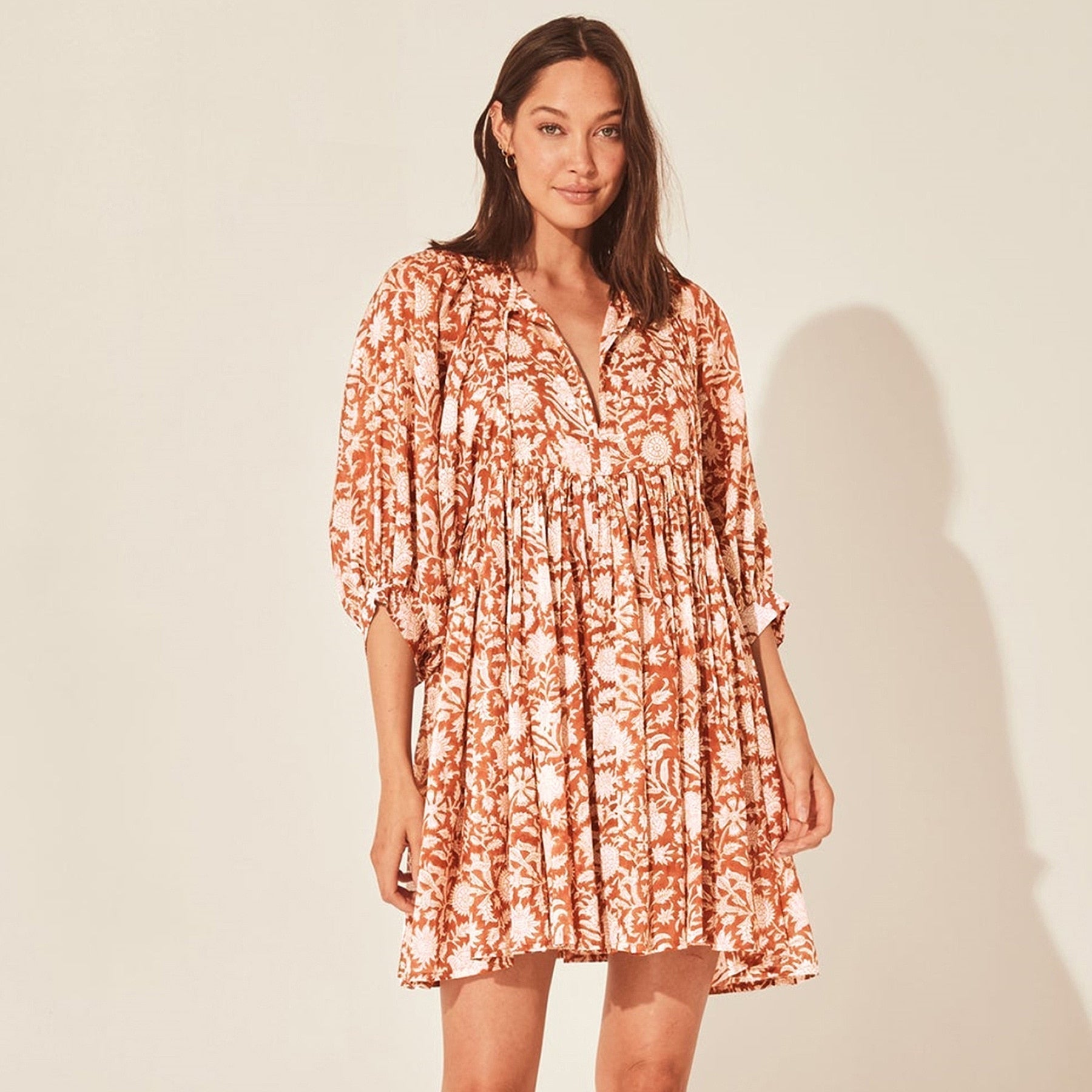 Vestido Curto Solto Estampado de Meia Manga