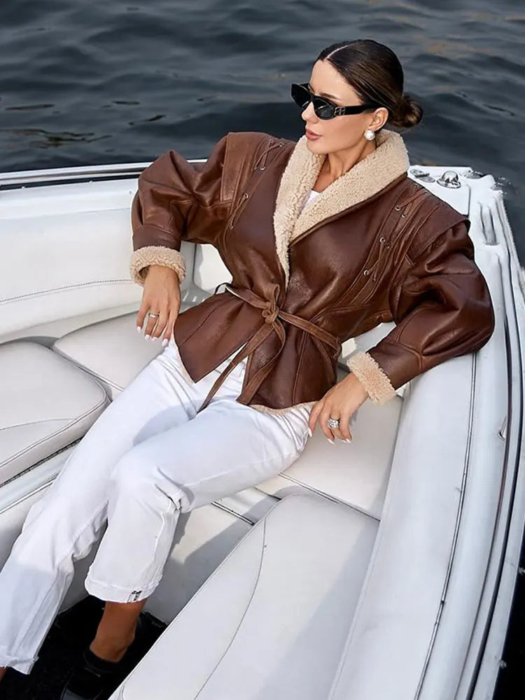 Jaqueta Feminina de Couro com Estilo Urbano – Nádia