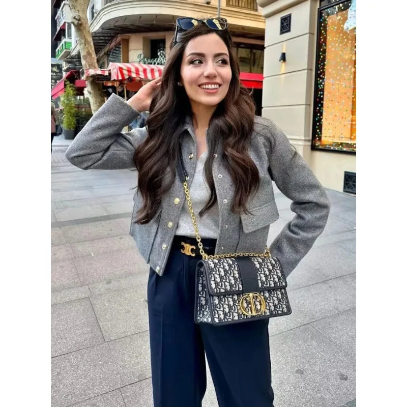 Jaqueta Feminina Design Gola Alta Clássico - Isadora
