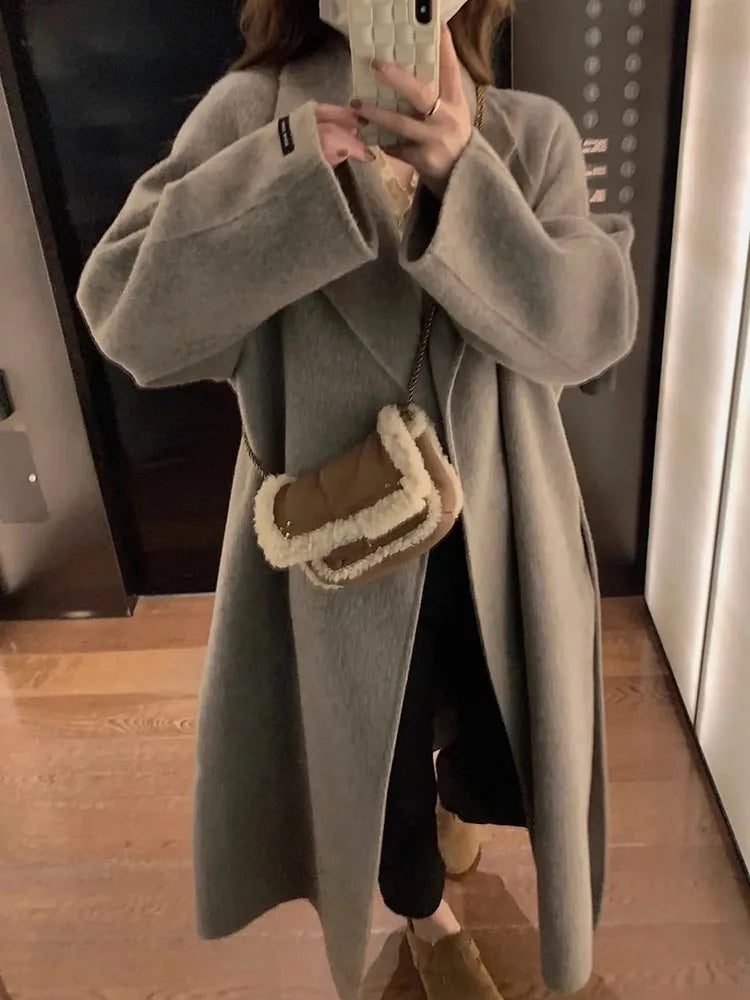 Casaco Feminino em Lã Forrada com Estilo Inverno – Eleni