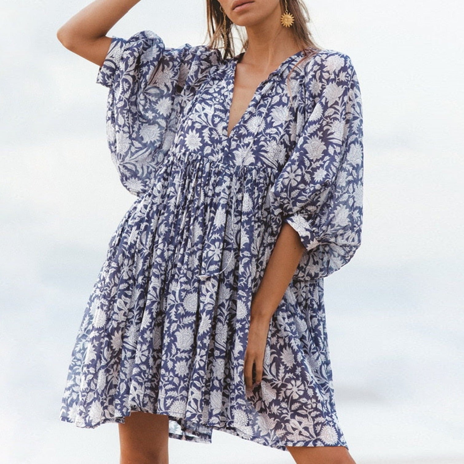 Vestido Curto Solto Estampado de Meia Manga