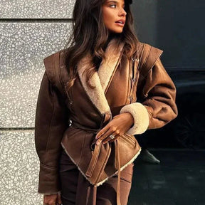 Jaqueta Feminina de Couro com Estilo Urbano – Nádia