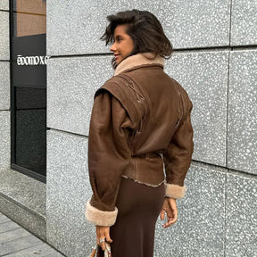 Jaqueta Feminina de Couro com Estilo Urbano – Nádia