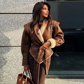 Jaqueta Feminina de Couro com Estilo Urbano – Nádia