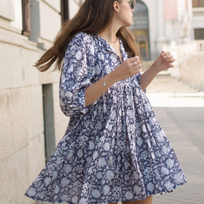 Vestido Curto Solto Estampado de Meia Manga
